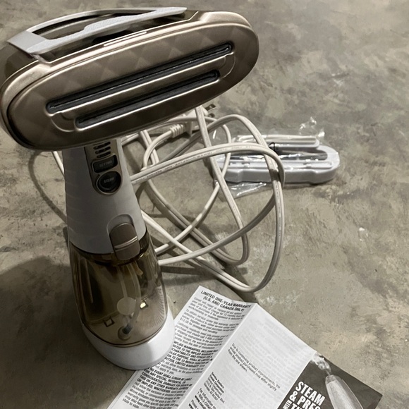 Turbo ExtremeSteam Handheld Fabric Steamer - White - Picture 3 of 6